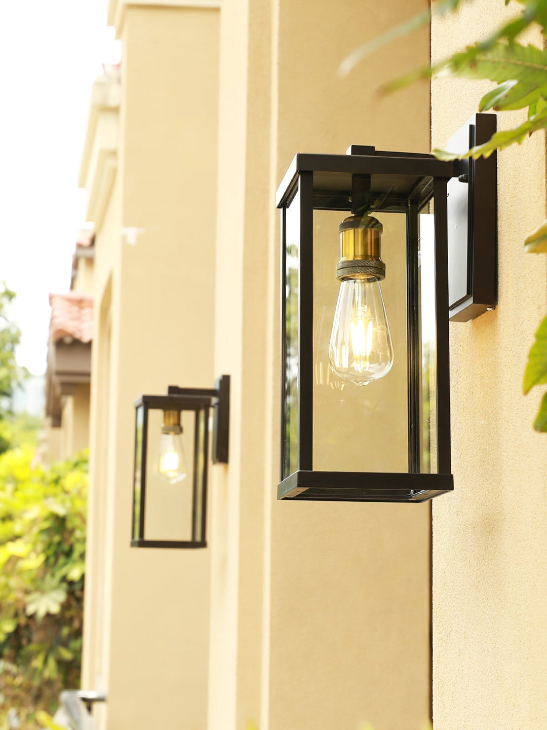 Radenko Glass Wall Light | Kalsten