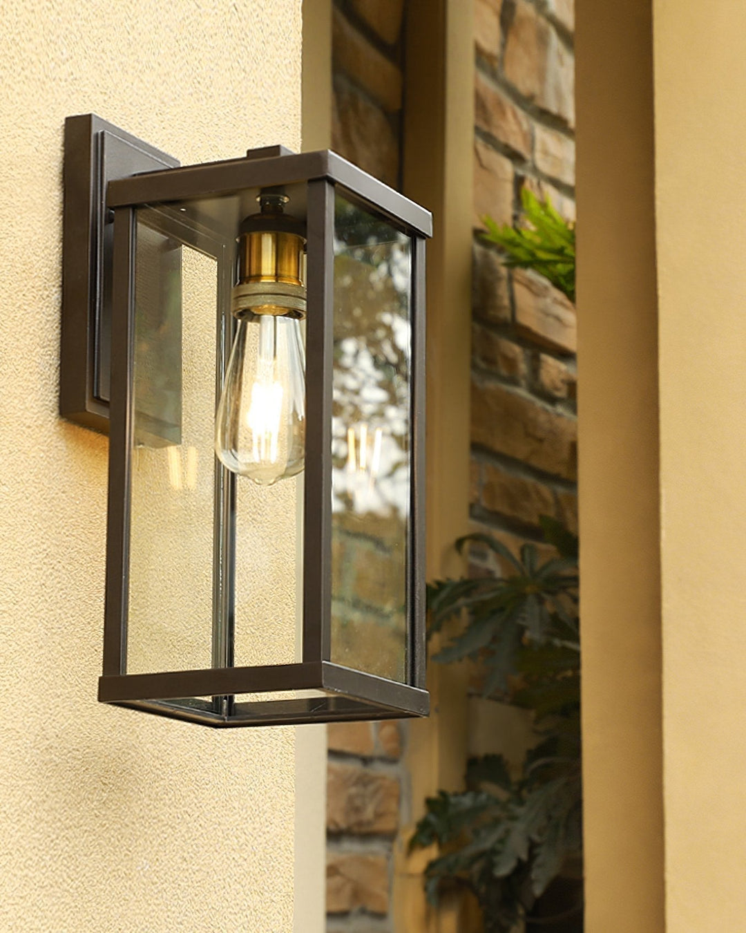 Radenko Glass Wall Light | Kalsten