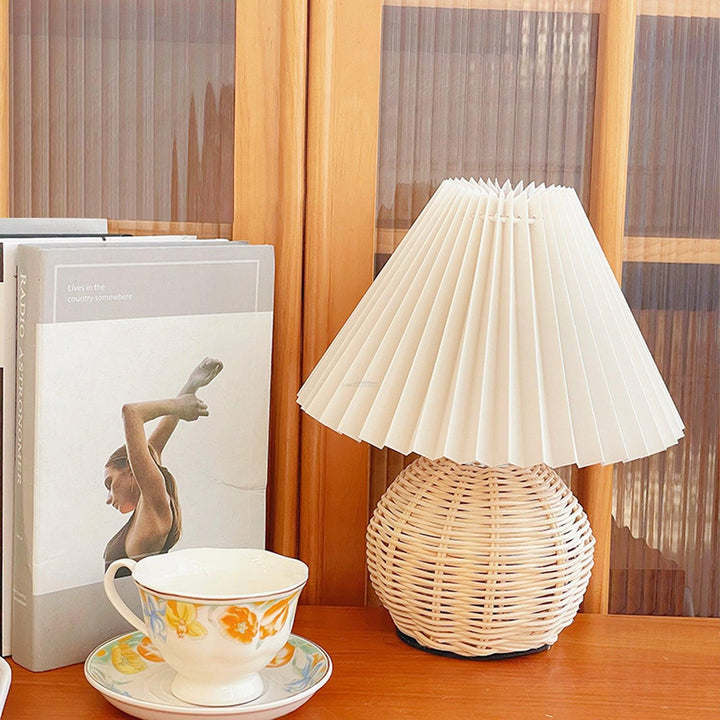 Rattan Pleated Table lamp 9.4' | Kalsten
