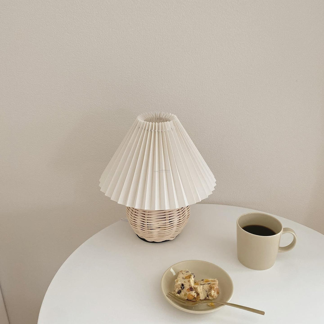 Rattan Pleated Table lamp 9.4' | Kalsten