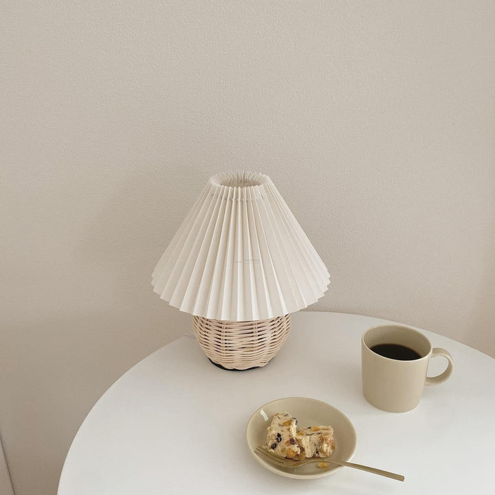 Rattan Pleated Table lamp 9.4' | Kalsten