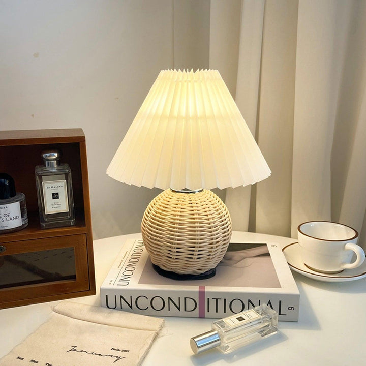 Rattan Pleated Table lamp 9.4' | Kalsten