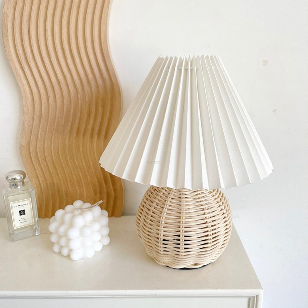Rattan Pleated Table lamp 9.4' | Kalsten