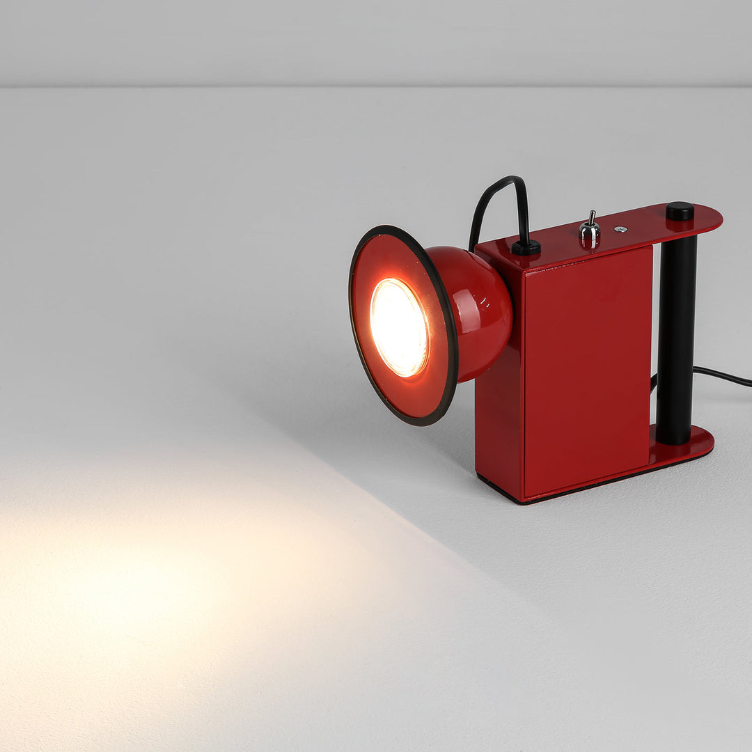 Roland Camera Table Light 7.7' | Kalsten