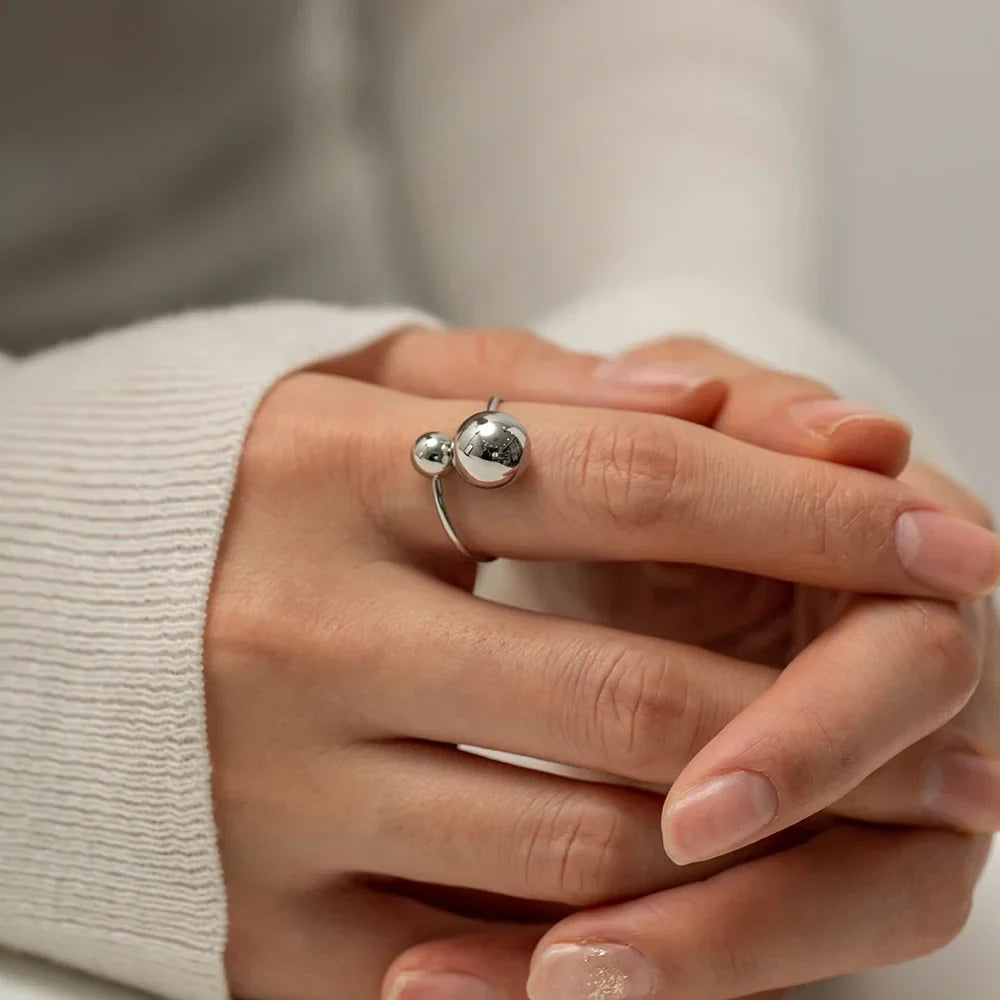 Skanto | 18k Bold Two Ball Open Ring