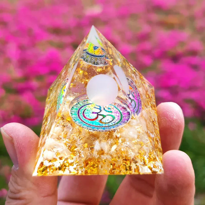 Orgonite Pyramid with Amethyst Pendulum – Energy, Protection and Decoration | Kalsten