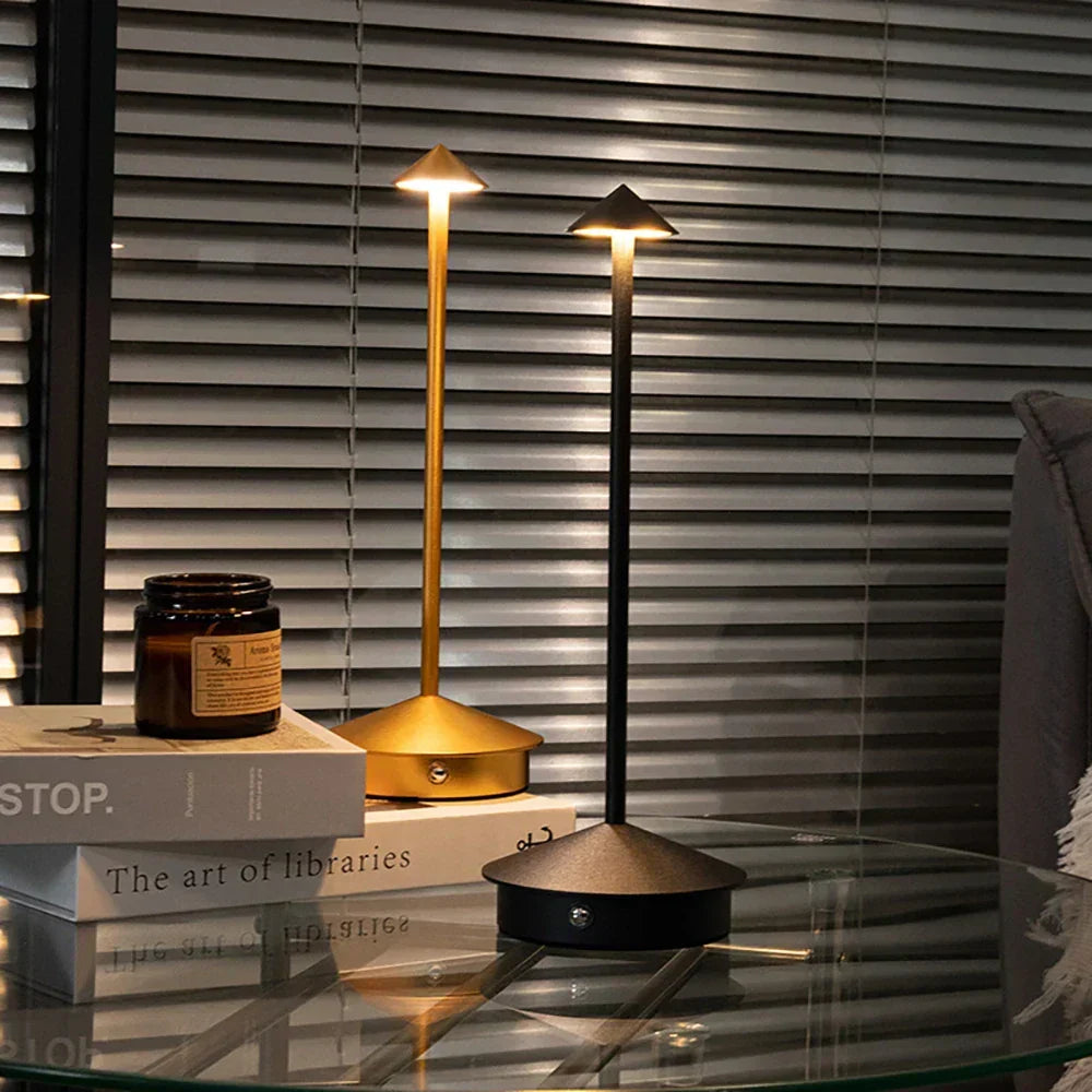 Chic GlowLite Desk Lamp - Illuminate your workspace Kalsten