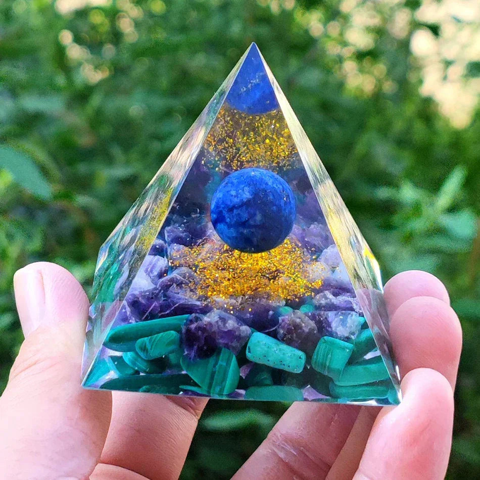 Orgonite Pyramid with Amethyst Pendulum – Energy, Protection and Decoration | Kalsten