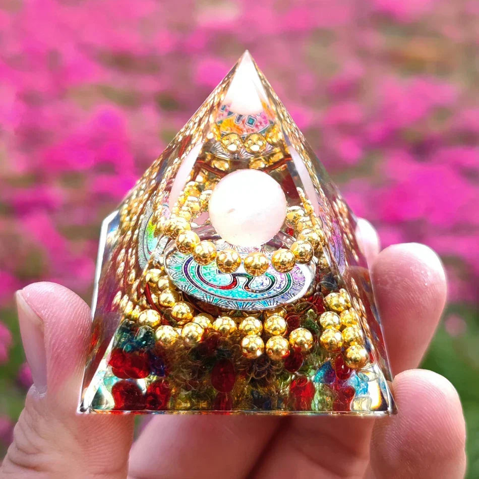 Orgonite Pyramid with Amethyst Pendulum – Energy, Protection and Decoration | Kalsten