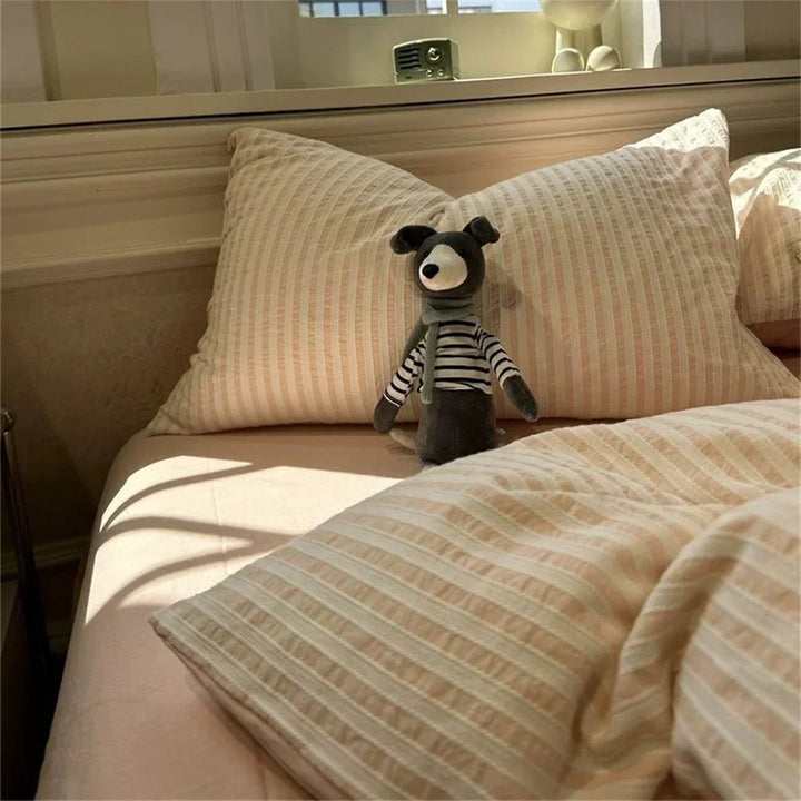 Kalsten | Minimalistic Striped Bed Set