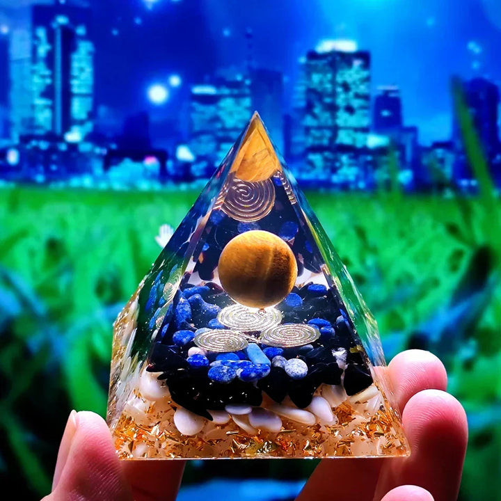 Orgonite Pyramid with Amethyst Pendulum – Energy, Protection and Decoration | Kalsten