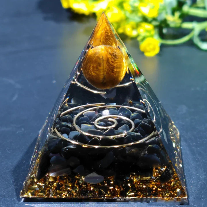 Orgonite Pyramid with Amethyst Pendulum – Energy, Protection and Decoration | Kalsten
