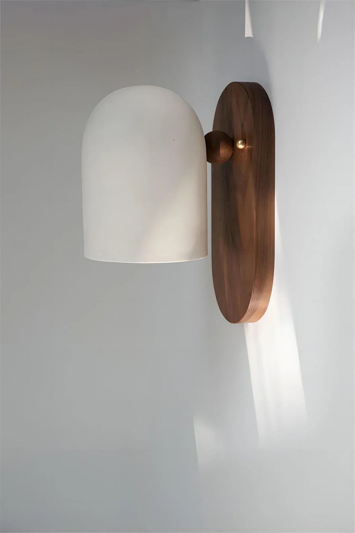 Skanto | TimberSoul – Wabi-Sabi Walnut Wall Lamp for Natural Atmosphere