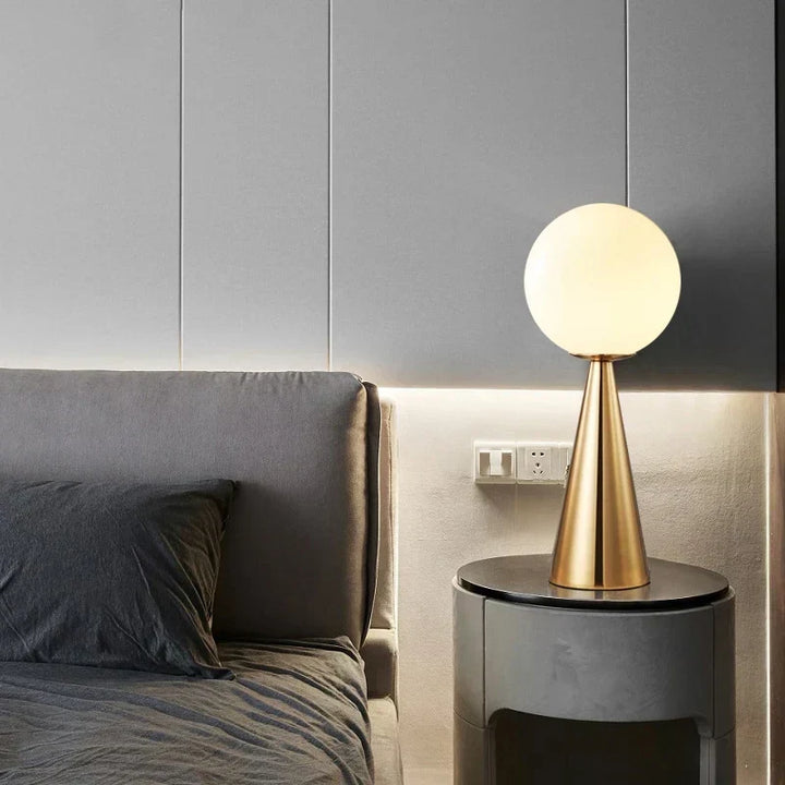 Modern table lamp in luxurious style | Kalsten