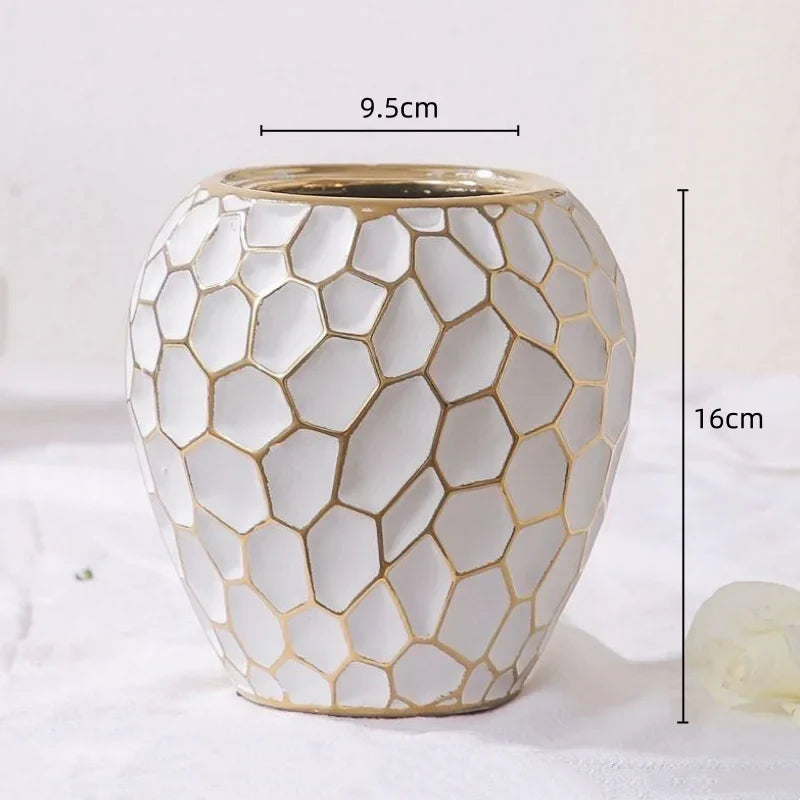 Kalsten | Elegant ceramic vase with a gold accent
