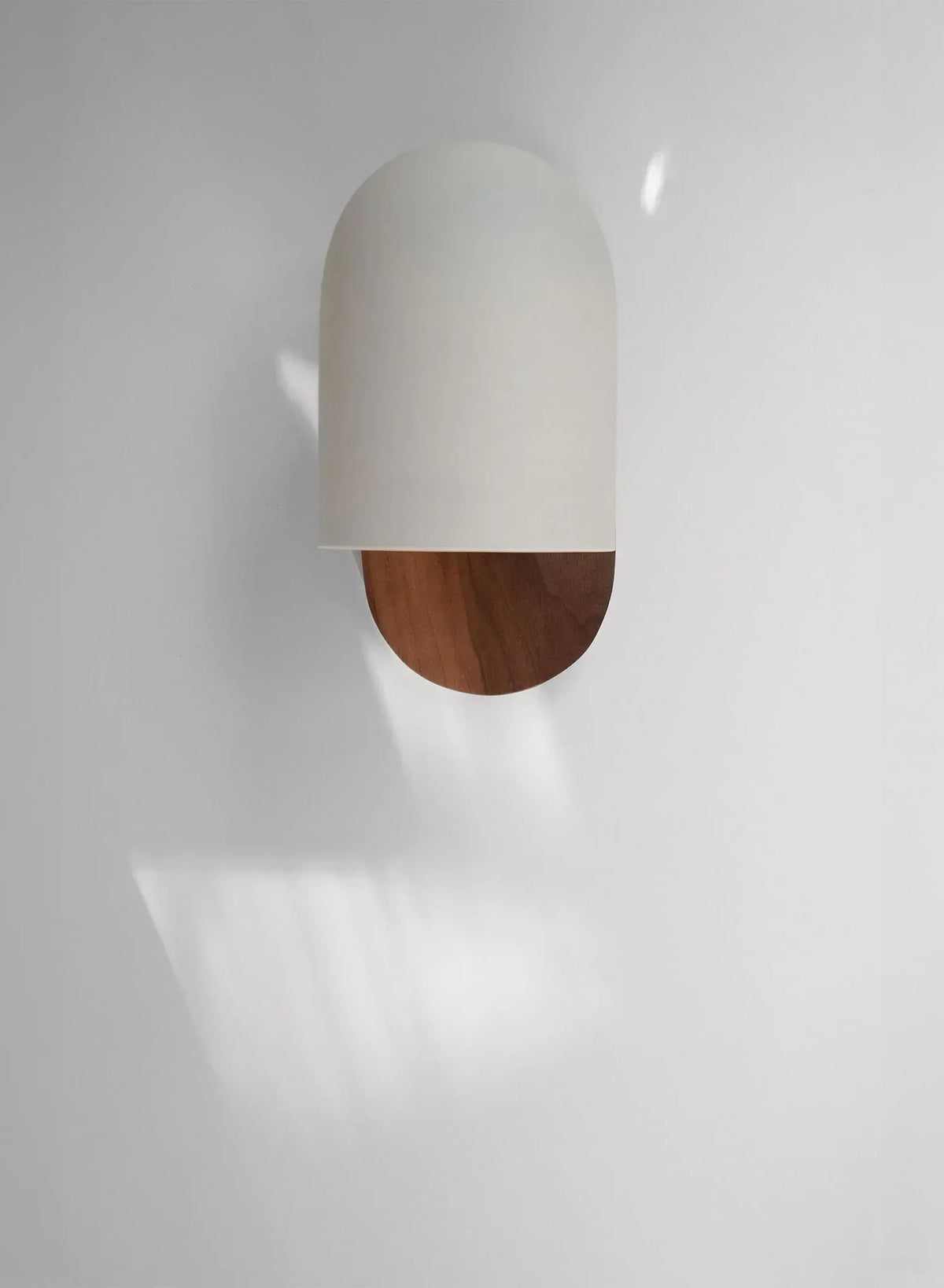Skanto | TimberSoul – Wabi-Sabi Walnut Wall Lamp for Natural Atmosphere