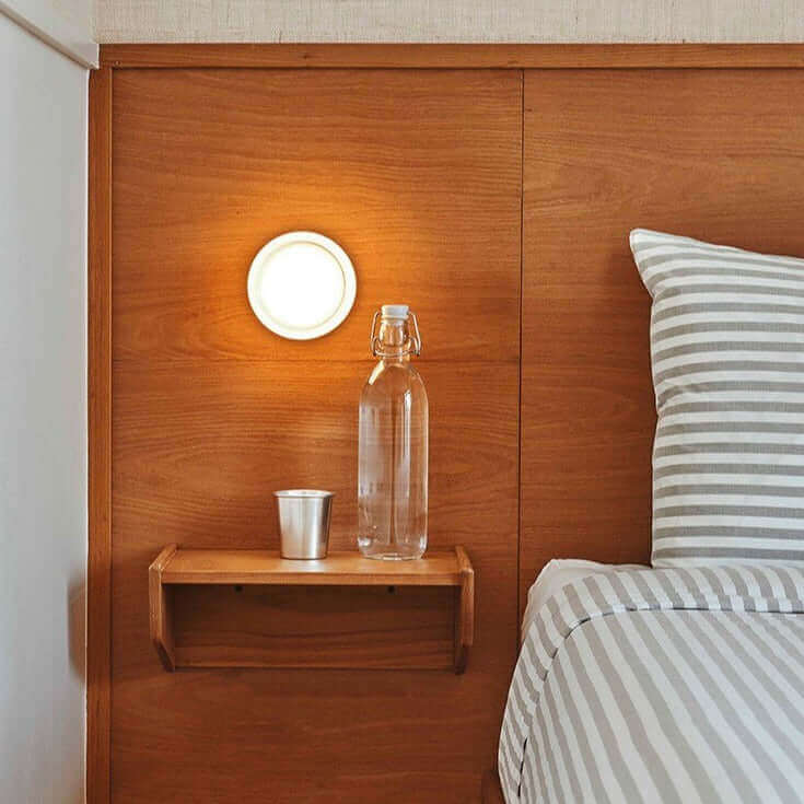 Futuristic and unique solid Plexiglass wall lamp | Kalsten