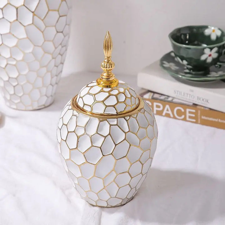 Kalsten | Elegant ceramic vase with a gold accent