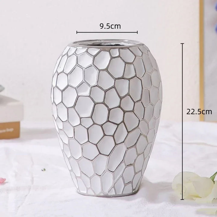 Kalsten | Elegant ceramic vase with a gold accent