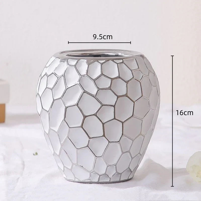 Kalsten | Elegant ceramic vase with a gold accent