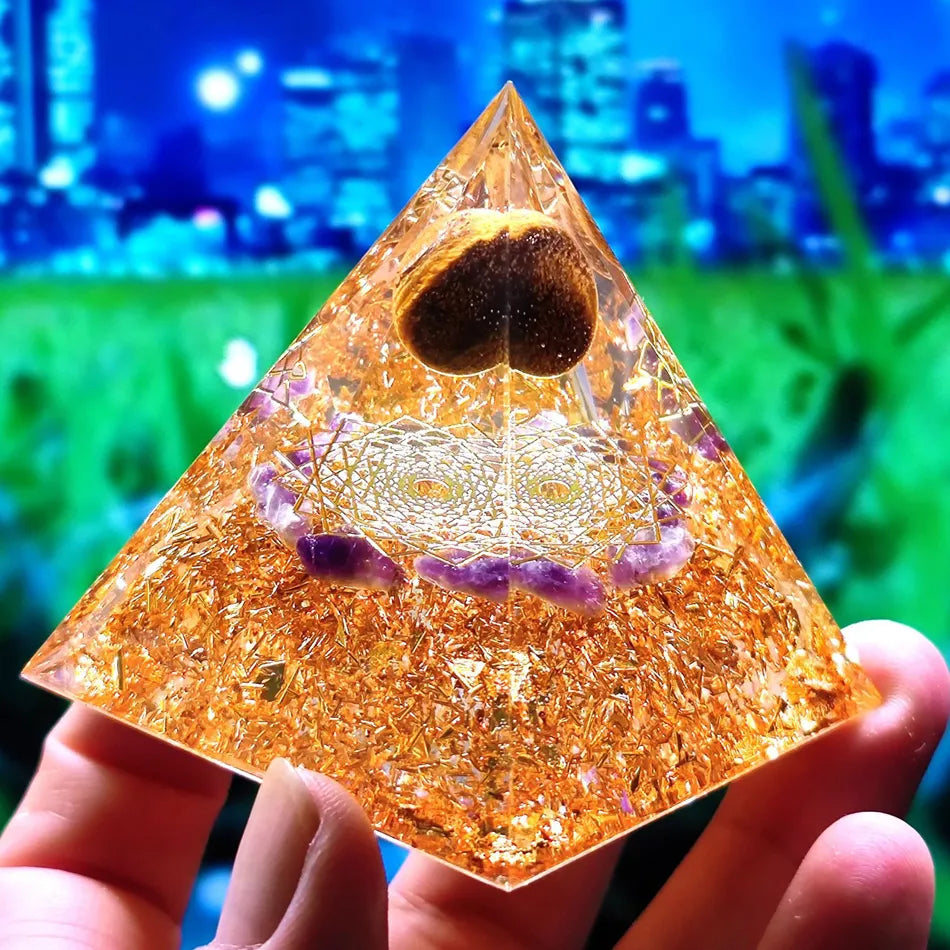 Orgonite Pyramid with Amethyst Pendulum – Energy, Protection and Decoration | Kalsten