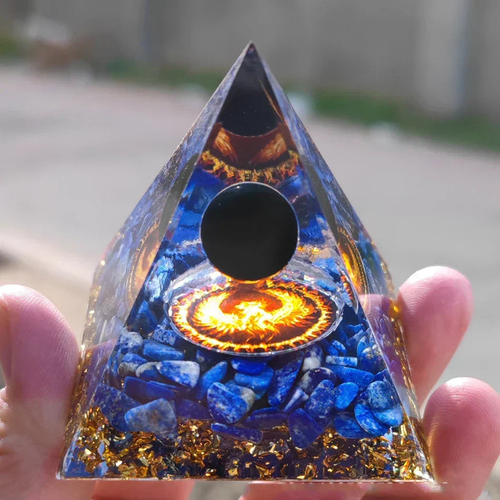Orgonite Pyramid with Amethyst Pendulum – Energy, Protection and Decoration | Kalsten