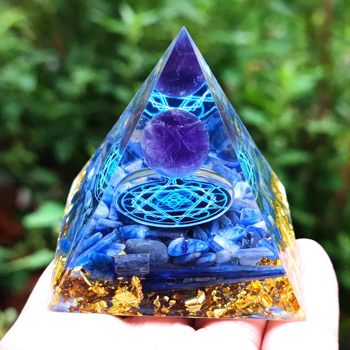 Orgonite Pyramid with Amethyst Pendulum – Energy, Protection and Decoration | Kalsten