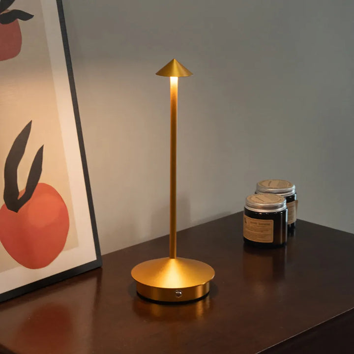 Chic GlowLite Desk Lamp - Illuminate your workspace Kalsten