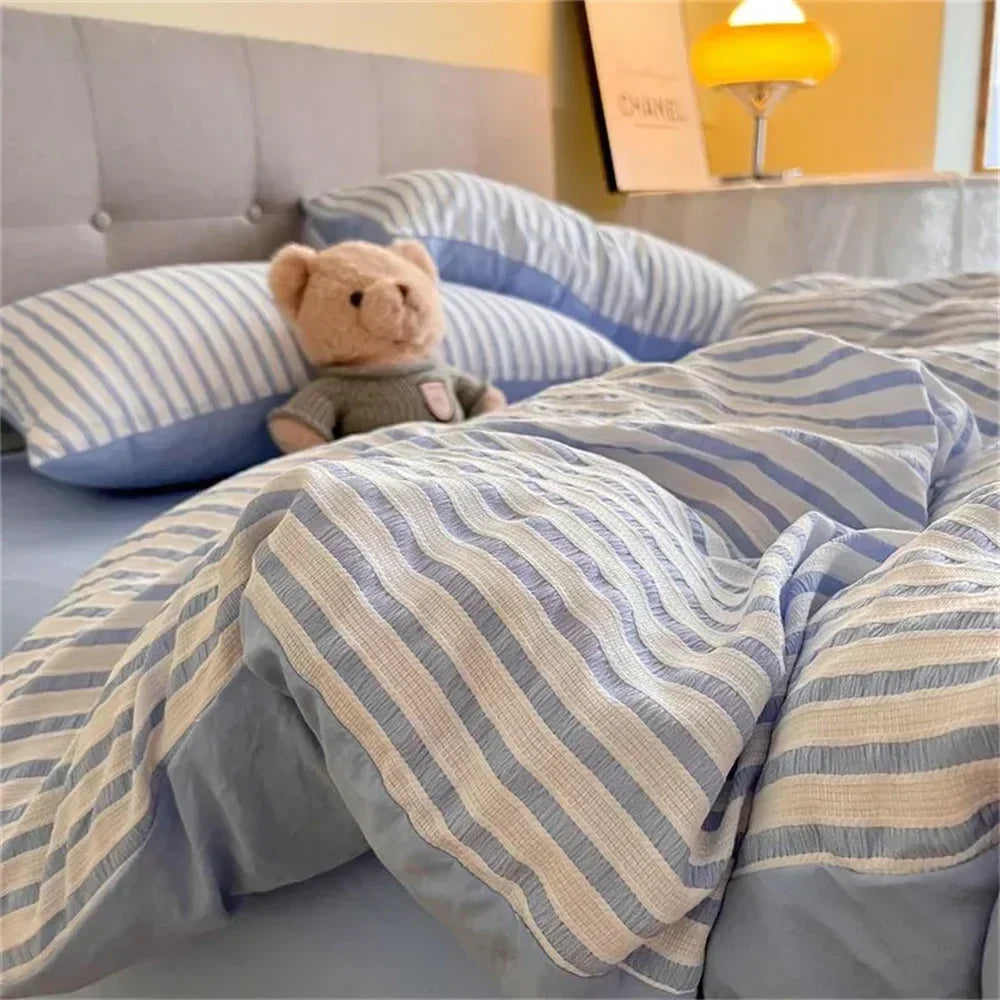 Kalsten | Minimalistic Striped Bed Set
