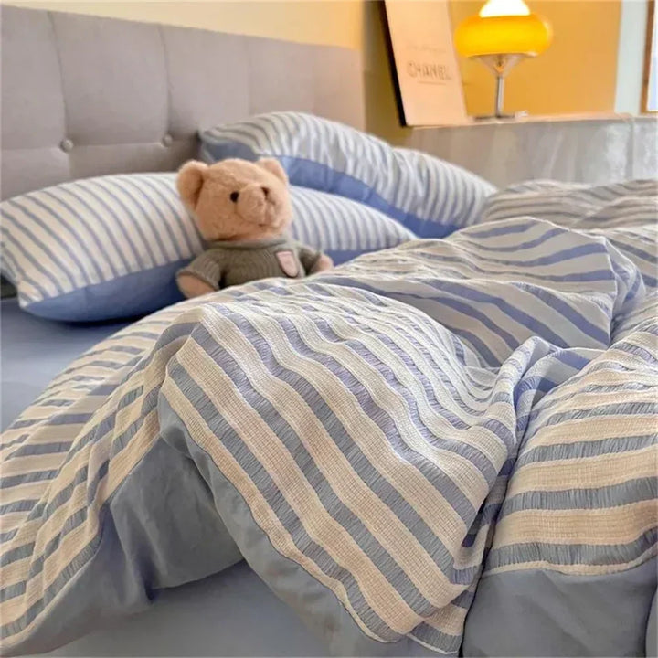 Kalsten | Minimalistic Striped Bed Set