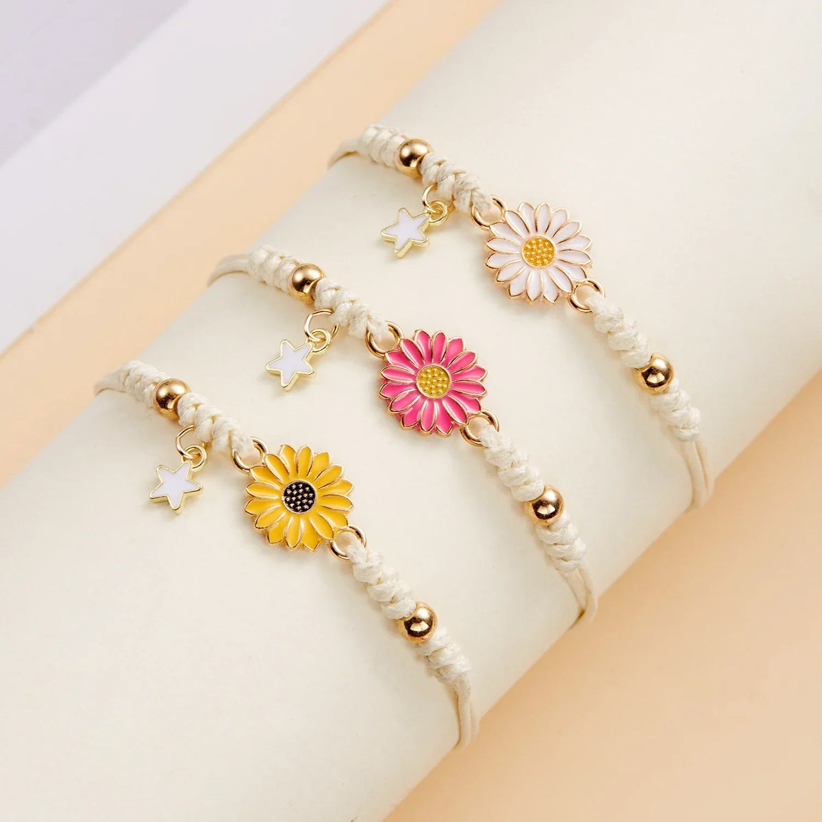 Skanto | Braided Feminine Flower Star Bracelet