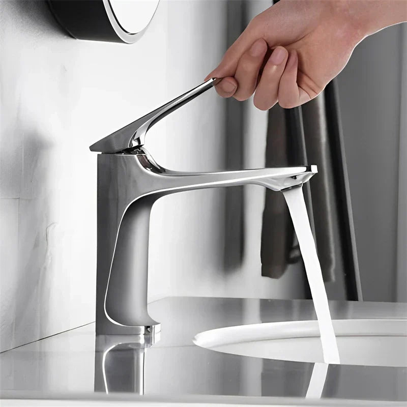 Elegant Bathroom Faucet - with Single Lever for Timeless Comfort Kalsten