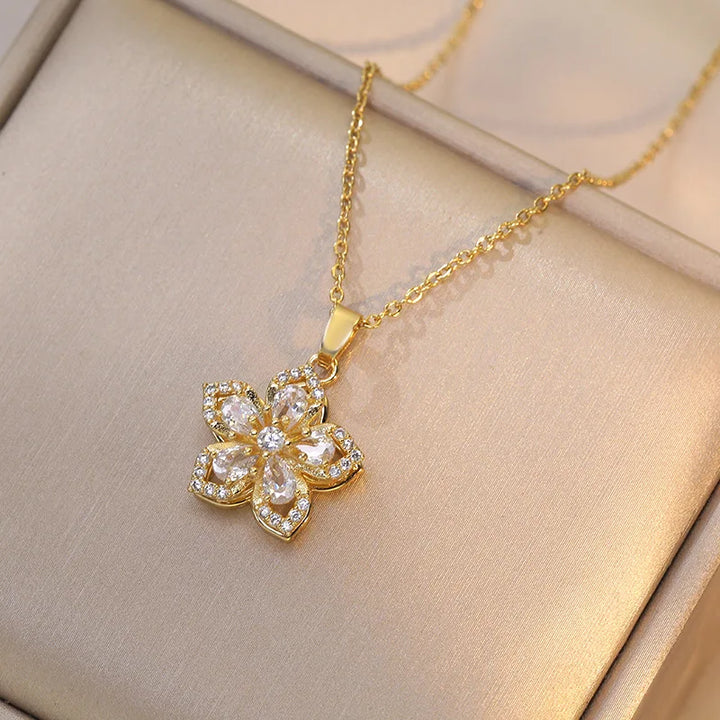 Kalsten | Rotating Flower Necklace