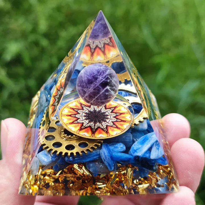 Orgonite Pyramid with Amethyst Pendulum – Energy, Protection and Decoration | Kalsten
