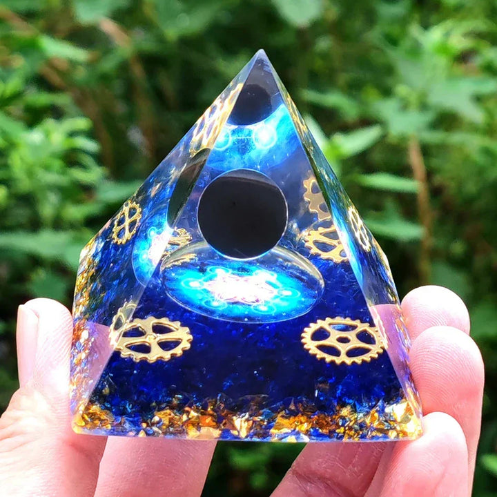 Orgonite Pyramid with Amethyst Pendulum – Energy, Protection and Decoration | Kalsten