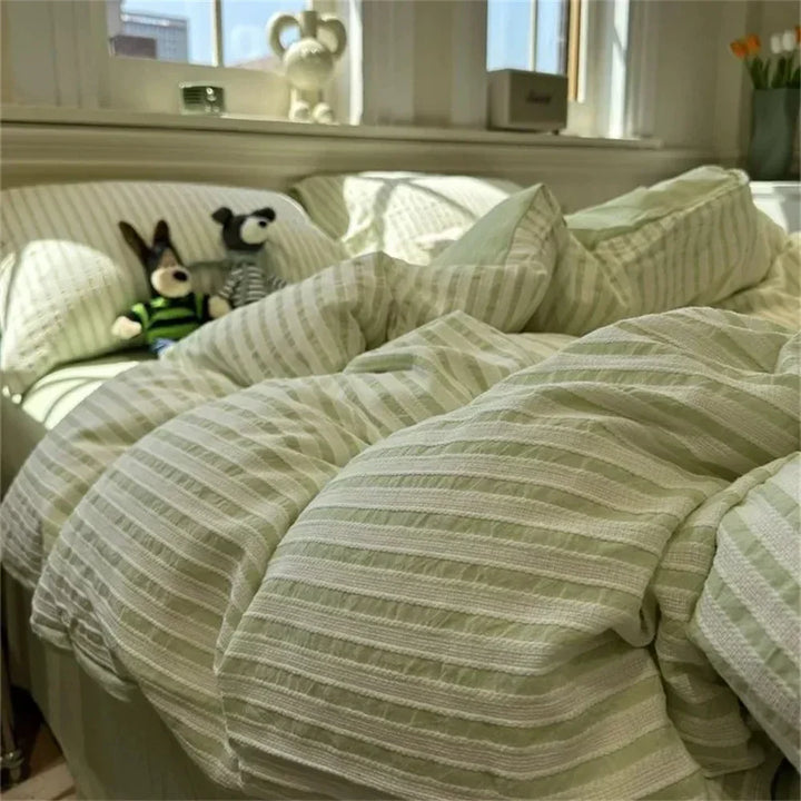 Kalsten | Minimalistic Striped Bed Set