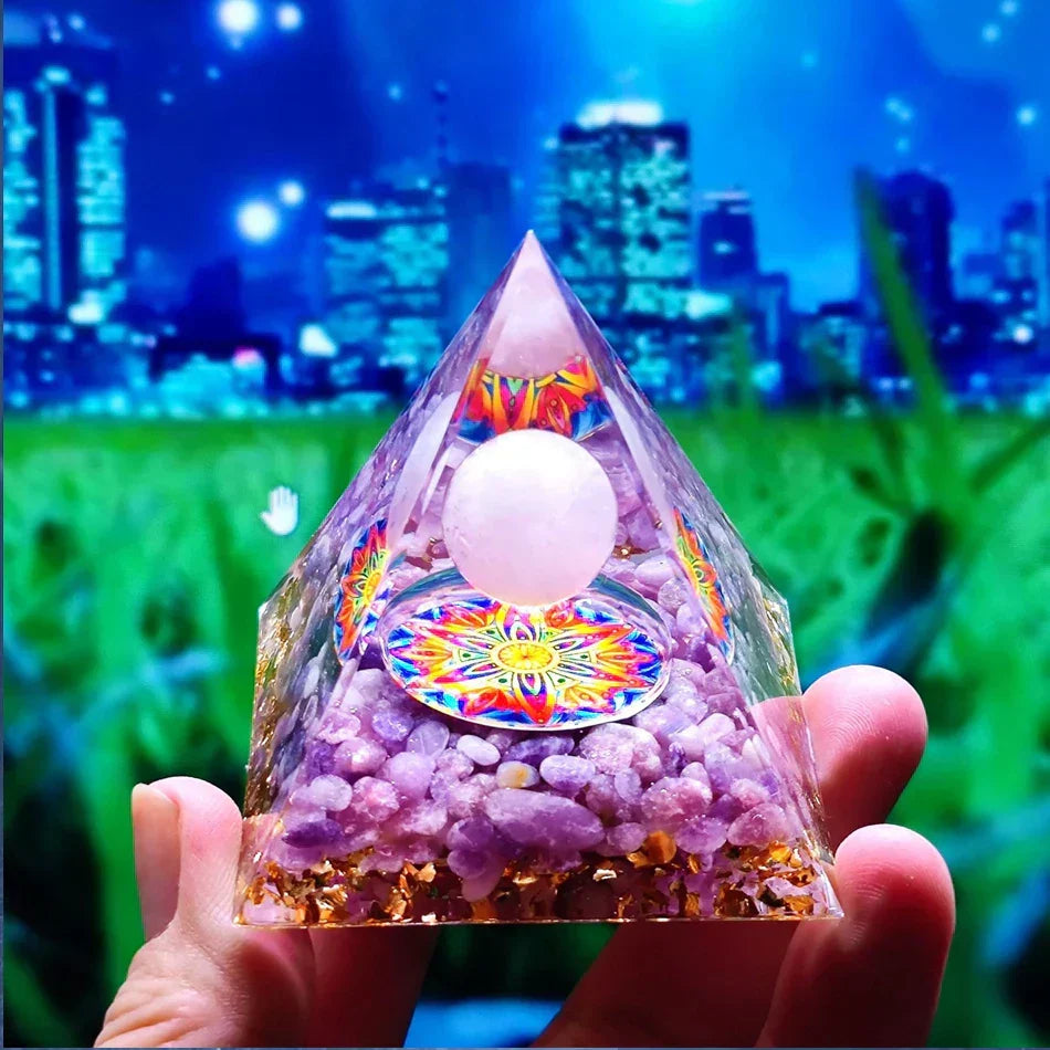 Orgonite Pyramid with Amethyst Pendulum – Energy, Protection and Decoration | Kalsten