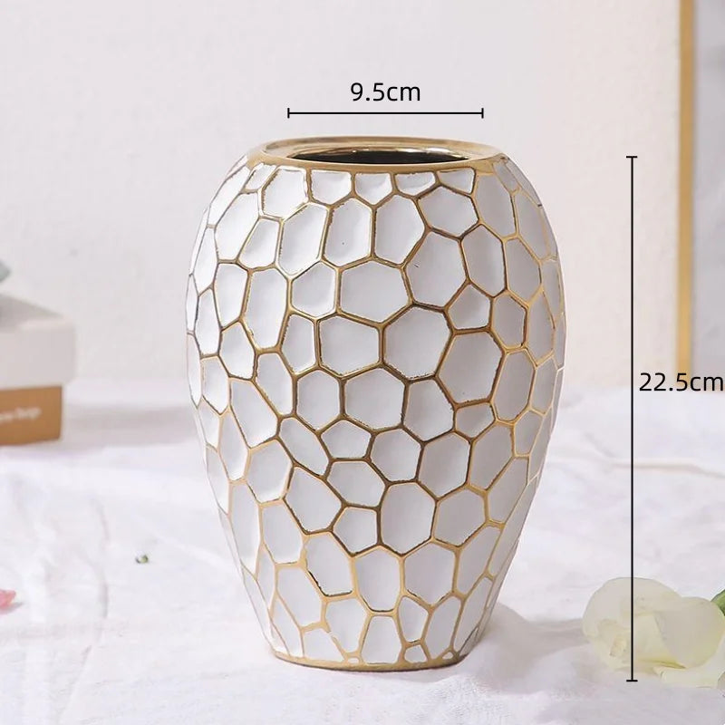 Kalsten | Elegant ceramic vase with a gold accent