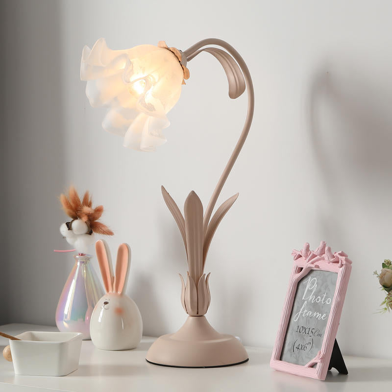 Flower Charm Nordic Style Table Lamp | Kalsten
