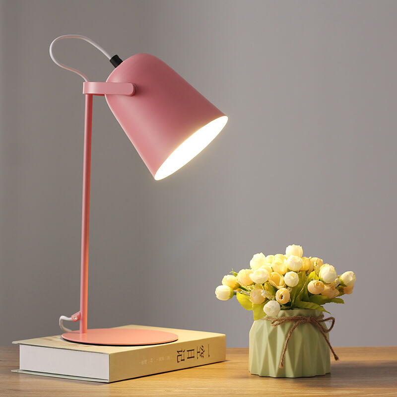 LumiTouch – Minimalist table lamp with tripod base and touch control Kalsten