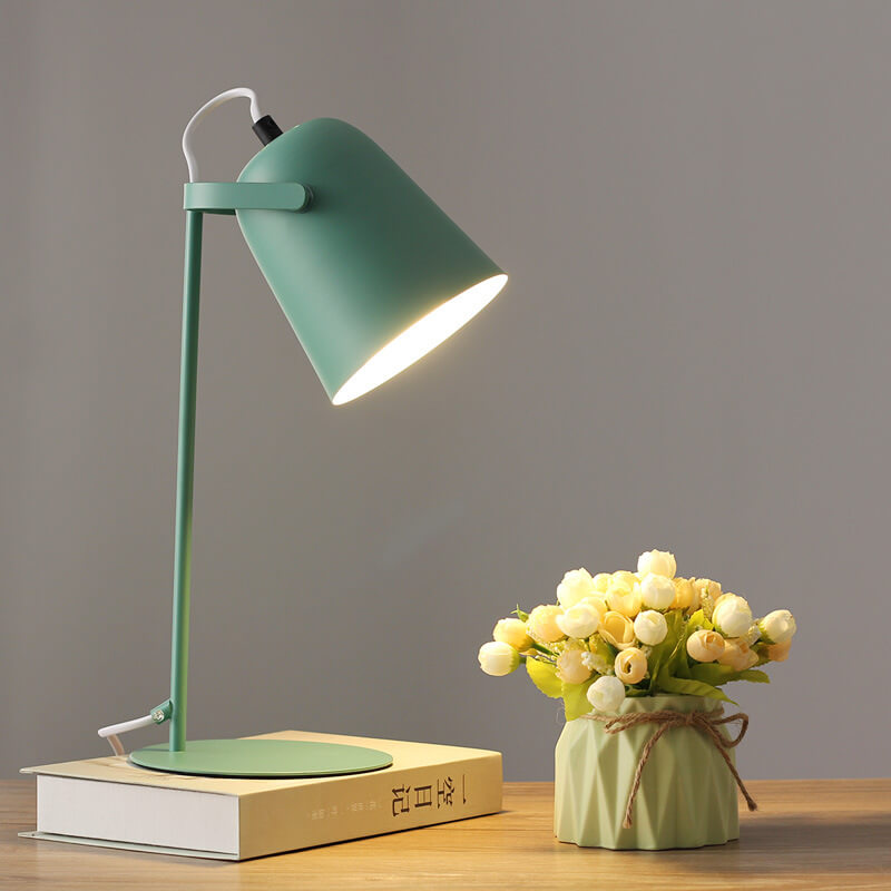 LumiTouch – Minimalist table lamp with tripod base and touch control Kalsten