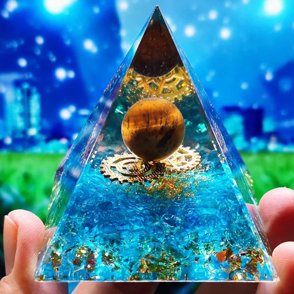 Orgonite Pyramid with Amethyst Pendulum – Energy, Protection and Decoration | Kalsten
