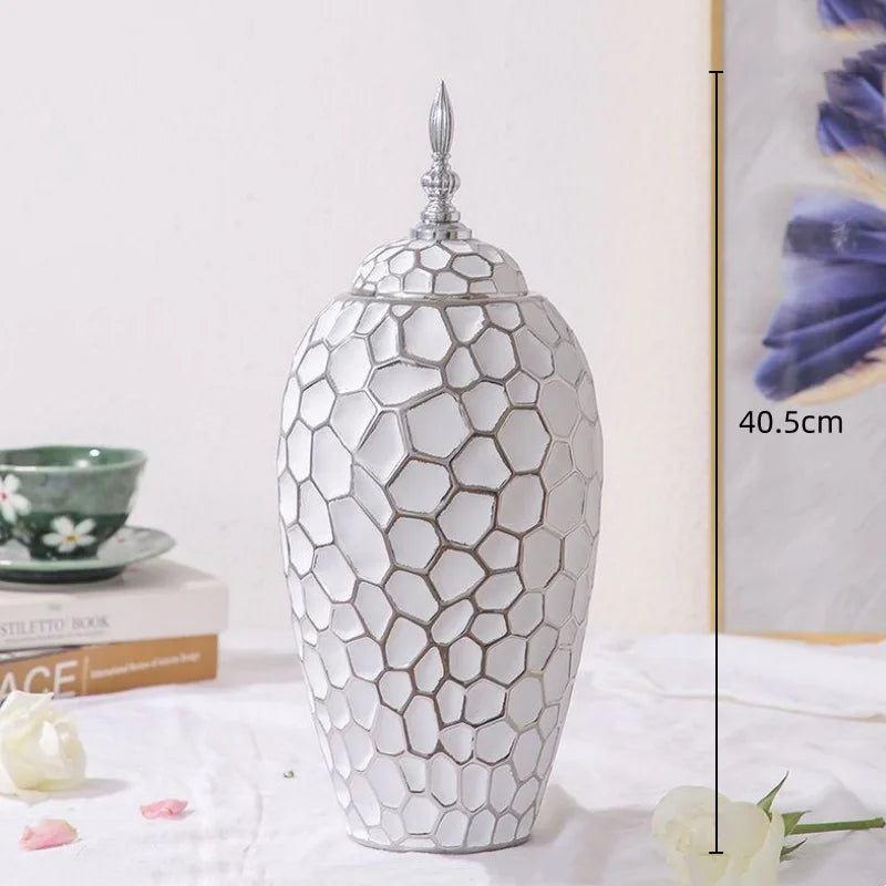 Kalsten | Elegant ceramic vase with a gold accent