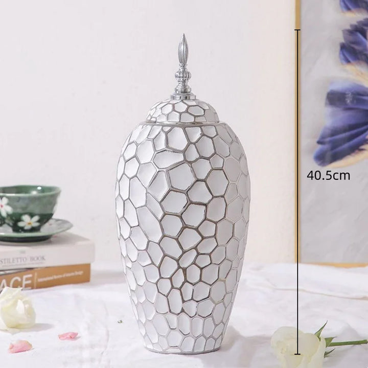 Kalsten | Elegant ceramic vase with a gold accent