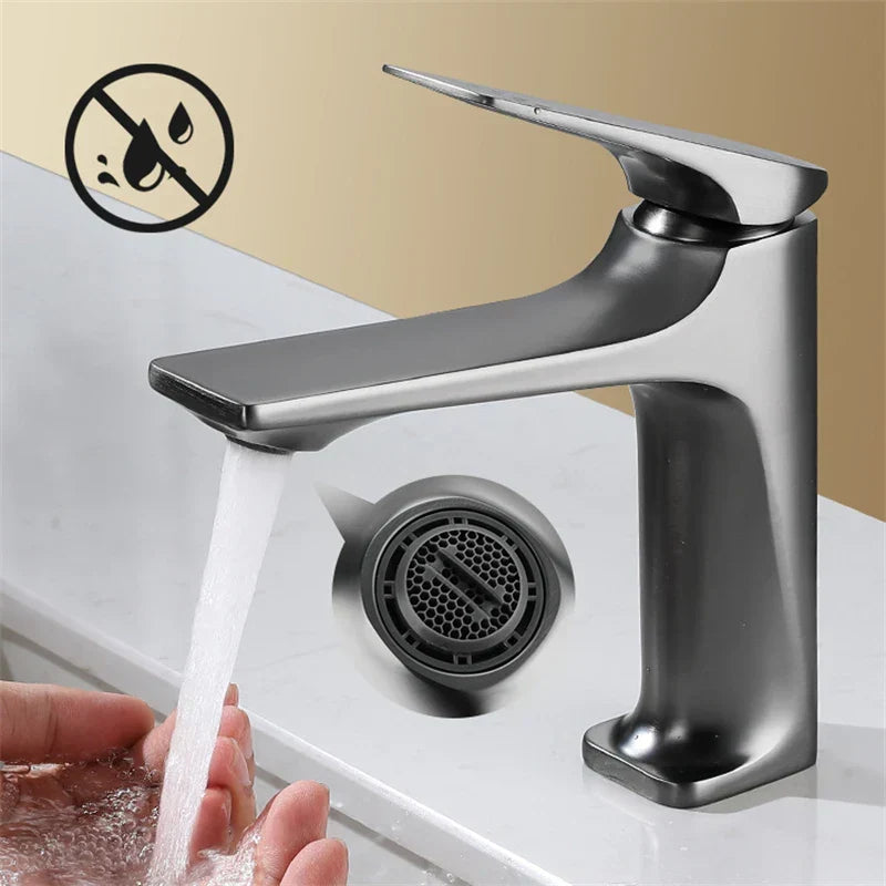 Elegant Bathroom Faucet - with Single Lever for Timeless Comfort Kalsten