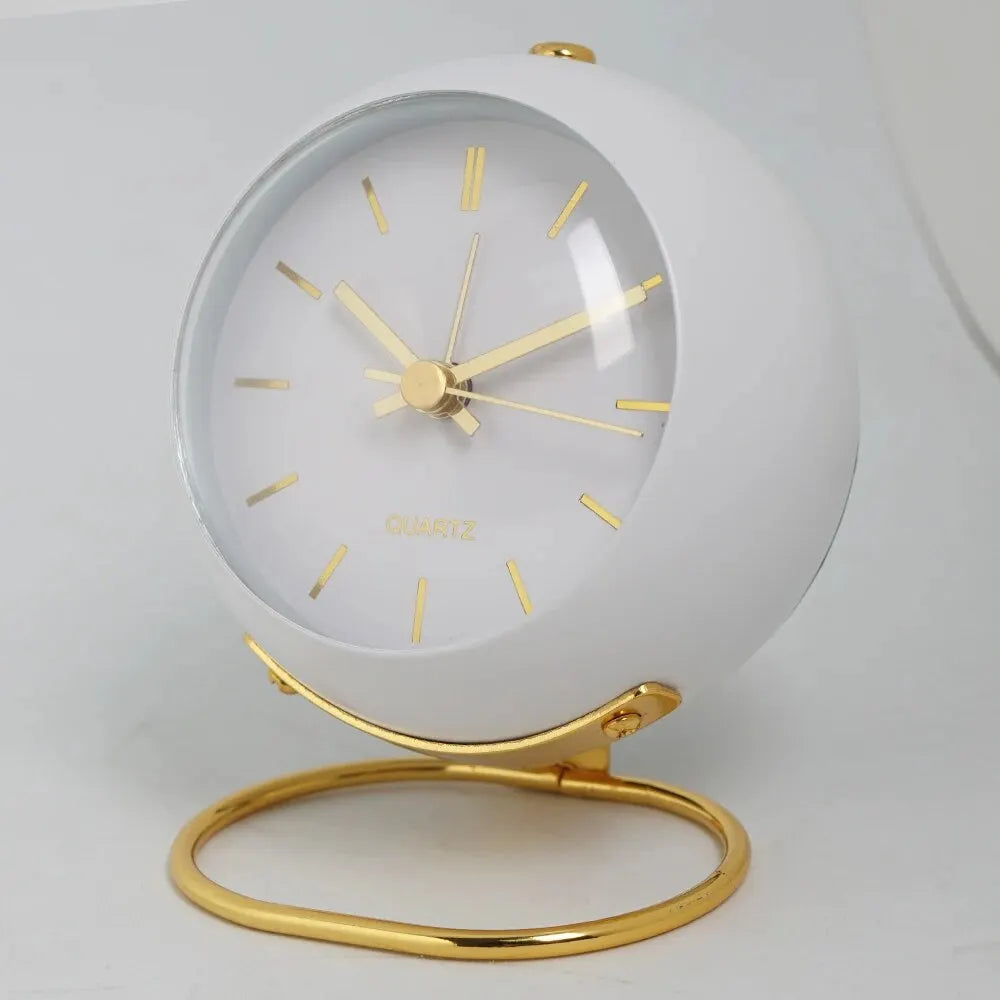Minimalistic Scandinavian Desk Clock with Silent Quartz Movement | Kalsten