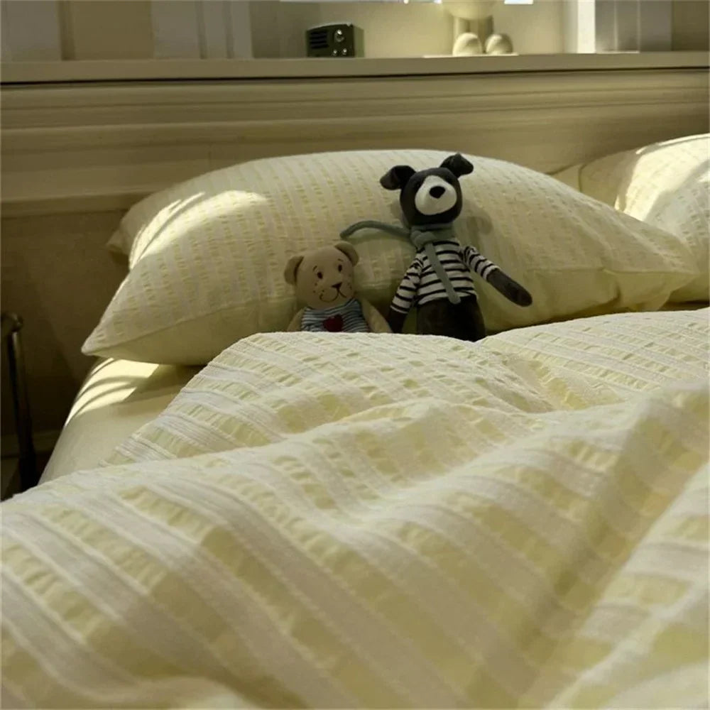 Kalsten | Minimalistic Striped Bed Set