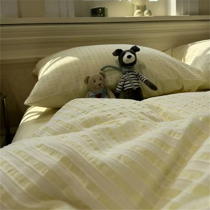 Kalsten | Minimalistic Striped Bed Set