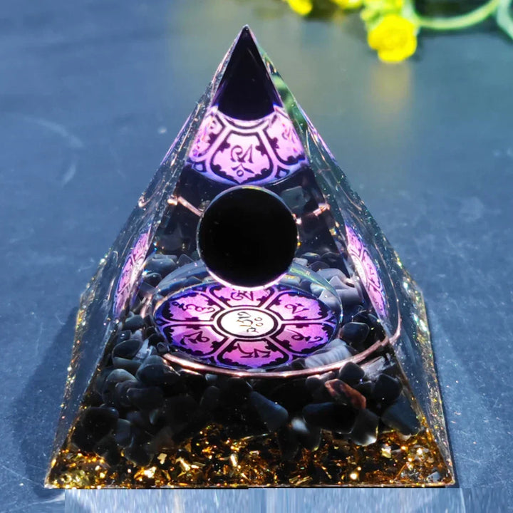 Orgonite Pyramid with Amethyst Pendulum – Energy, Protection and Decoration | Kalsten