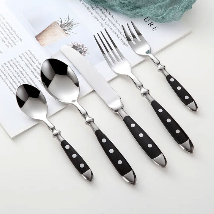 Nietengriff Tableware Set